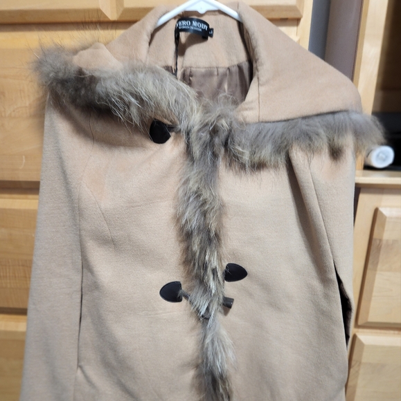 Womens coat/cape - Picture 2 of 4